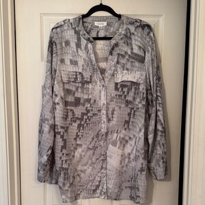 Calvin Klein Women’s Monochrome Snakeprint Deep V Neck button front blouse NWOT